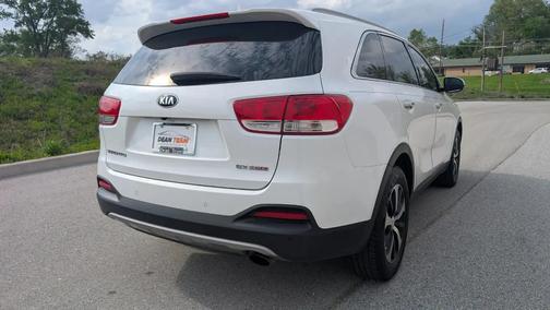 WHITE 2018 Kia Sorento EX