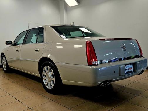 2011 Cadillac DTS Base