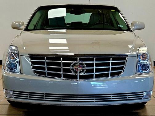 2011 Cadillac DTS Base