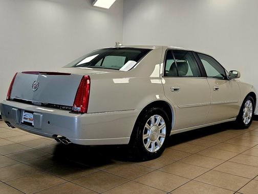 2011 Cadillac DTS Base