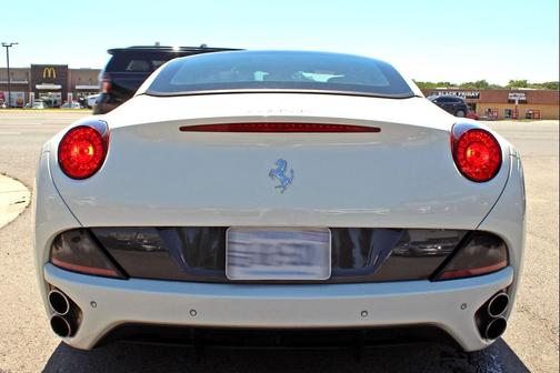 WHITE 2012 Ferrari California Base