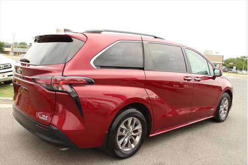 2021 Toyota Sienna XLE 7 Passenger