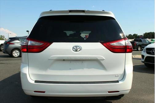 2018 Toyota Sienna LE