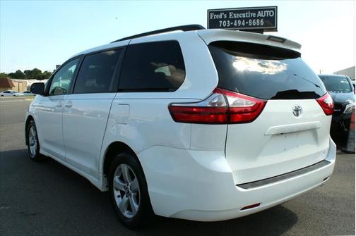 2018 Toyota Sienna LE