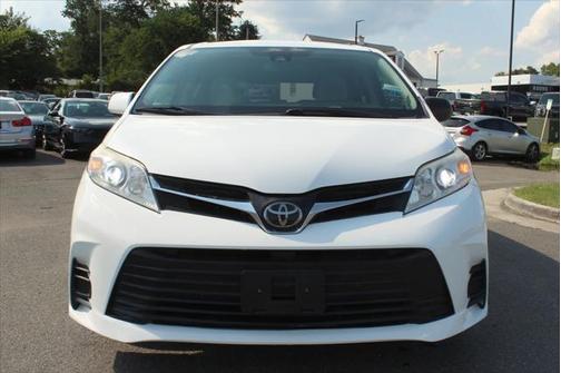 2018 Toyota Sienna LE