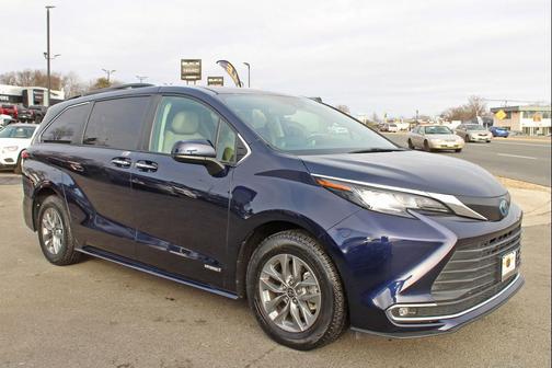 2021 Toyota Sienna XLE 7 Passenger