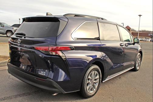 2021 Toyota Sienna XLE 7 Passenger