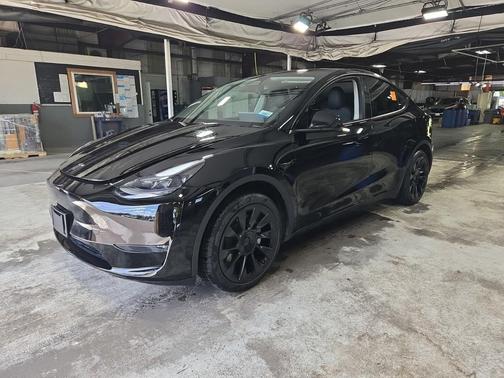 Black 2024 Tesla Model Y Base