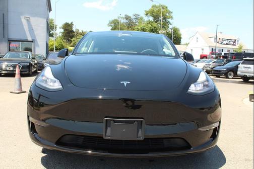 Black 2024 Tesla Model Y Base