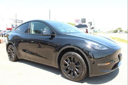 Black 2024 Tesla Model Y Base