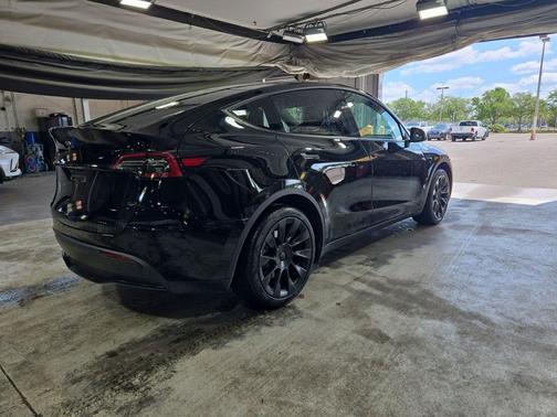 Black 2024 Tesla Model Y Base