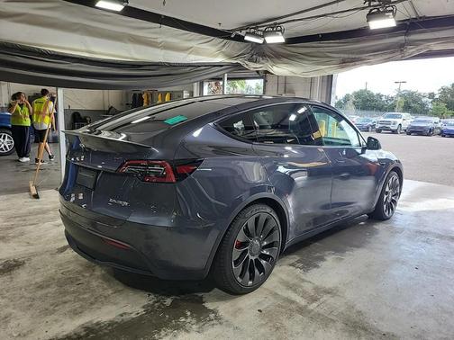 2023 Tesla Model Y Performance