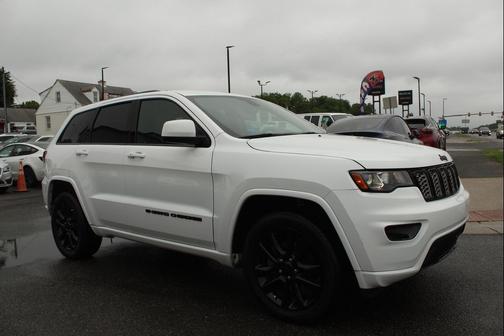 WHITE 2022 Jeep Grand Cherokee Laredo