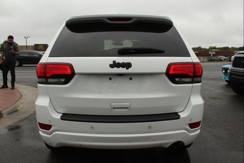 WHITE 2022 Jeep Grand Cherokee Laredo