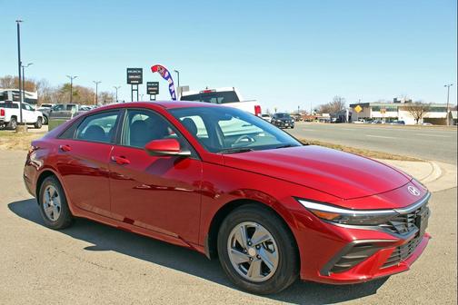 2024 Hyundai ELANTRA SE