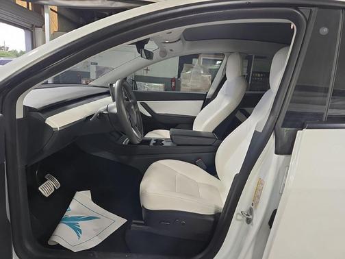 White 2022 Tesla Model Y Performance