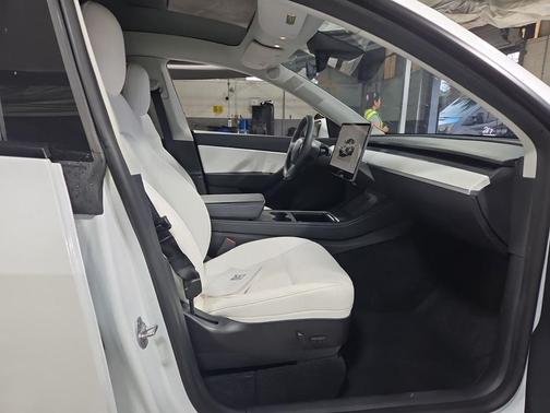 White 2022 Tesla Model Y Performance