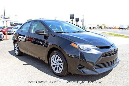 Photo 3 of 18 of 2018 Toyota Corolla LE: