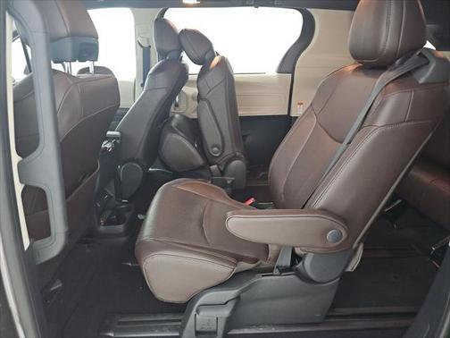 2021 Toyota Sienna Platinum 7 Passenger