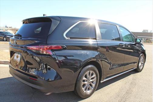 2021 Toyota Sienna LE
