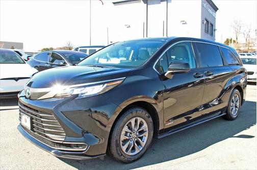 2021 Toyota Sienna LE