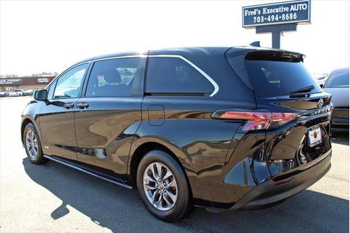 2021 Toyota Sienna LE
