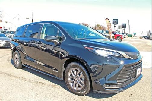 2021 Toyota Sienna LE