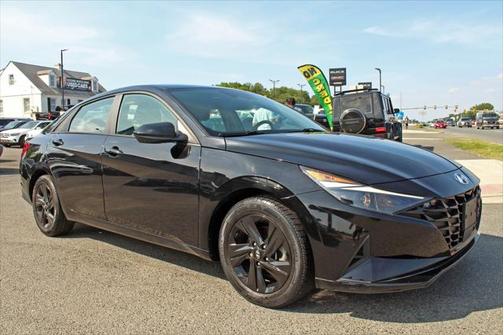2022 Hyundai ELANTRA SEL