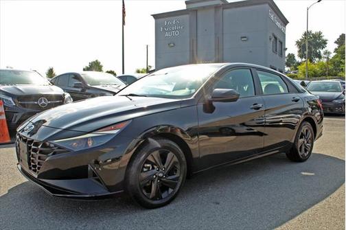 2022 Hyundai ELANTRA SEL