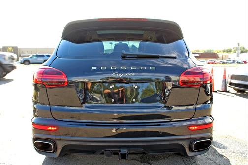 2017 Porsche Cayenne Platinum Edition