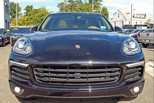 2017 Porsche Cayenne Platinum Edition