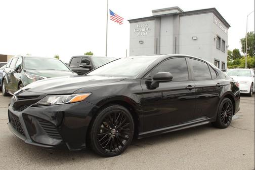 Black 2020 Toyota Camry SE