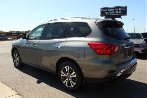 2020 Nissan Pathfinder SV