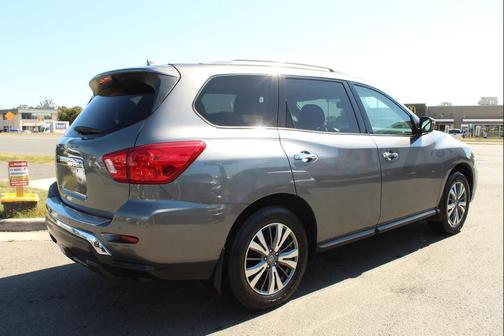 2020 Nissan Pathfinder SV