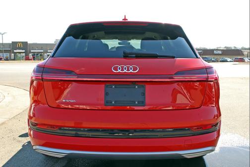 2019 Audi e-tron Premium Plus