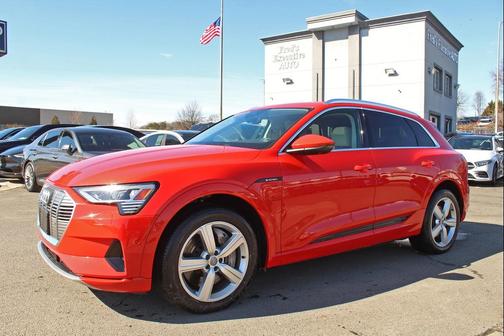 2019 Audi e-tron Premium Plus