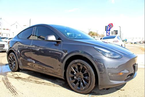 Gray 2024 Tesla Model Y Long Range