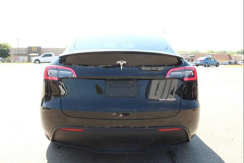 Black 2023 Tesla Model Y Performance