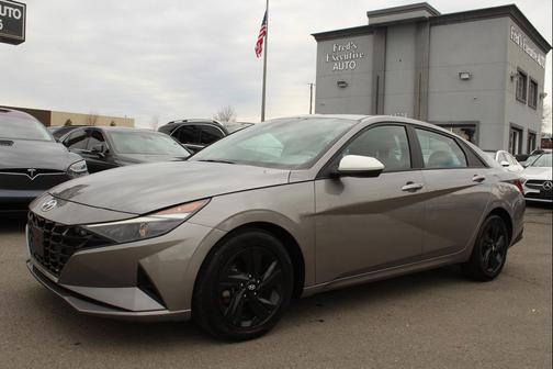 2023 Hyundai ELANTRA SEL