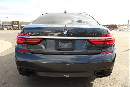 2018 BMW 740 740i