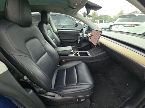 2022 Tesla Model Y Long Range Dual Motor All-Wheel Drive