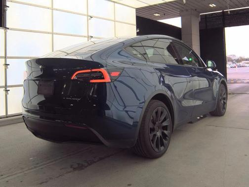 2022 Tesla Model Y Long Range Dual Motor All-Wheel Drive