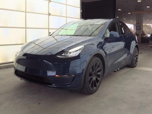 2022 Tesla Model Y Long Range Dual Motor All-Wheel Drive