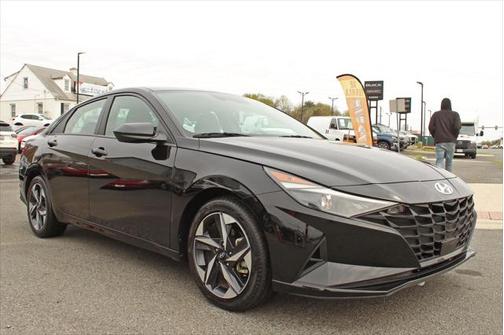 2023 Hyundai ELANTRA SEL