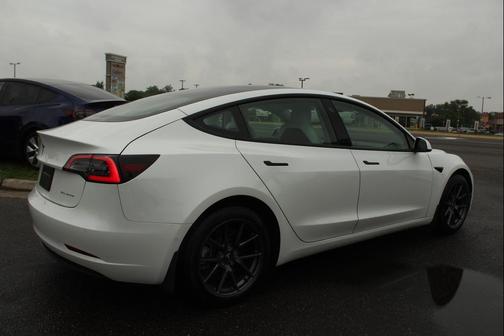 WHITE 2022 Tesla Model 3 Long Range