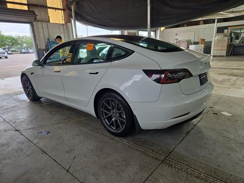WHITE 2022 Tesla Model 3 Long Range