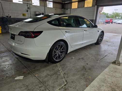 WHITE 2022 Tesla Model 3 Long Range