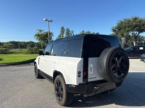 Fuji White 2024 Land Rover Defender P400 X-Dynamic SE