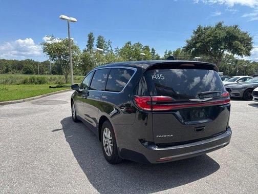 2023 Chrysler Pacifica Touring-L
