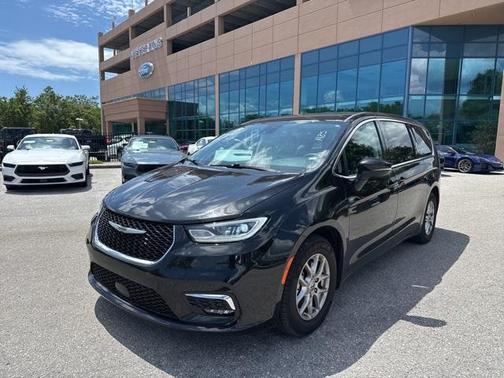 2023 Chrysler Pacifica Touring-L